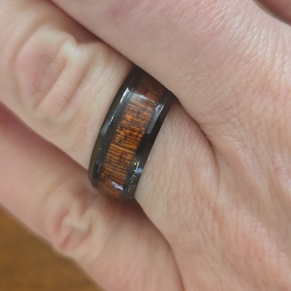 Metal Ring - Picture 1 of 3